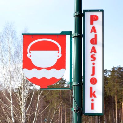 Padasjoen vaakuna ja kyltti