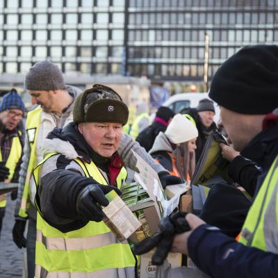 Heikki Hurstin itsenäisyyspäivän viettoa Helsingin Hakaniemessä.