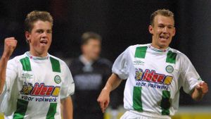 Arjen Robben (till höger) i Groningens tröja år 2002. Jordi Hoogstrate och Arjen Robben springer.