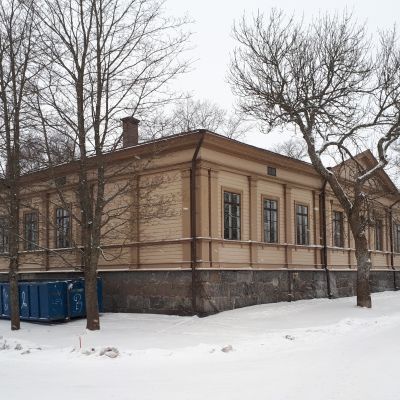Kasarmi 13 on yksi puolustusvoimien entinen kasarmirakennus.