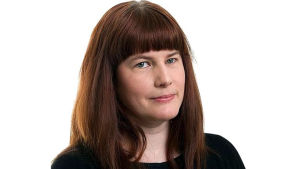 Åsa Larsson avslöjar bluffnyheter. Åsa Larsson är redaktör för Viralgranskaren på svenska tidningen Metro.