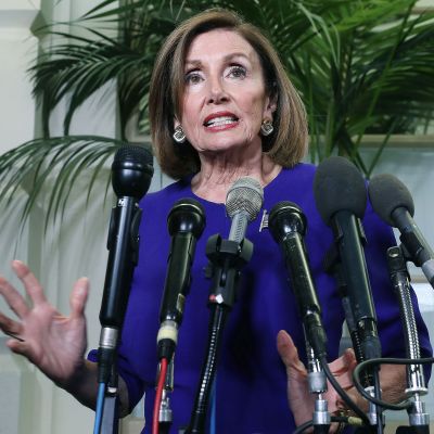 Kongressin edustajainhuoneen puheenjohtaja Nancy Pelosi puhui lehdistölle Washingtonissa 25. syyskuuta.