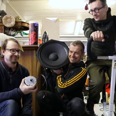 Janne Käpylehto, Kimmo Pohjonen ja Tuomas Norvio muodostavat Energy Soundscapes -teoksen ydinryhmän.