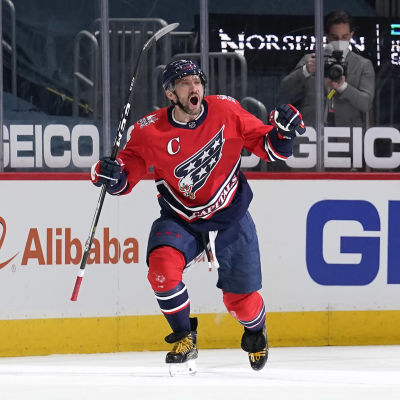 Aleksandr Ovetshkin iski uransa 718. NHL-maalin ja nousi kaikkien aikojen tilastossa kuudenneksi. 