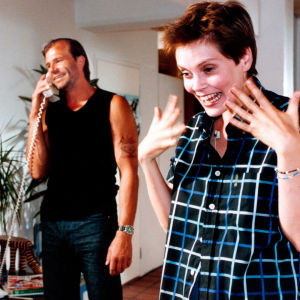 Kai Lehtinen ja Tiina Lymi elokuvassa Rikos & Rakkaus (1999).