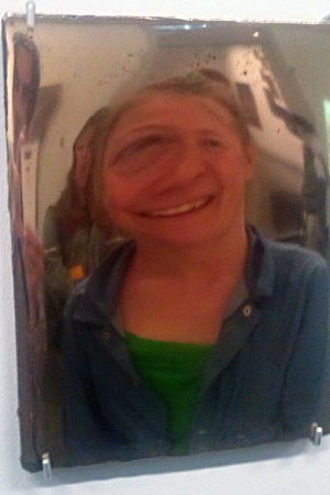 Pauliina Turakka Purhonen, förvriden spegelbild Pauliina Turakka Purhonen, konstnärlig selfie
