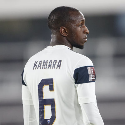 Glen Kamara i landskamp mot Bosnien.