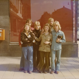 Nuorisoryhmä kadulla 70-luvulla
