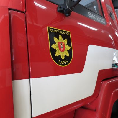 Lapin pelastuslaitoksen paloauto