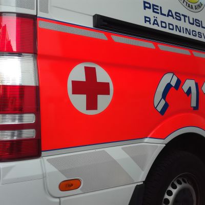 Lähikuva ambulanssista.