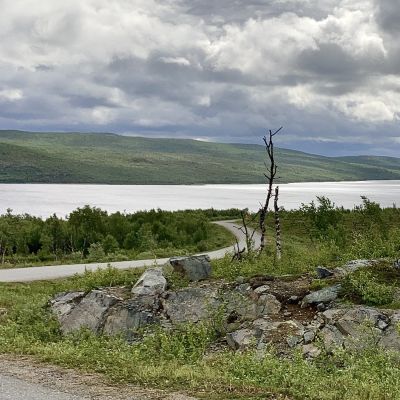 Villi luonnossa kulkeminen ja leiriytyminen on riski Suomen pohjoisimmalle järvelle