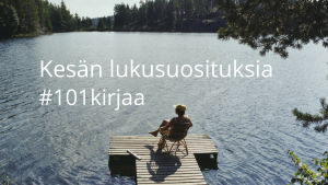 Kesämaisema: laituri, järvi, metsää, ihminen. Kuvateksti Kesän lukusuosituksia, #101kirjaa