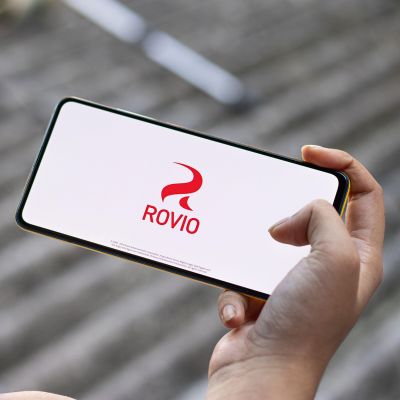 Rovion logo puhelimen näytöllä.