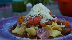 En portion Osso buco med papardelle.