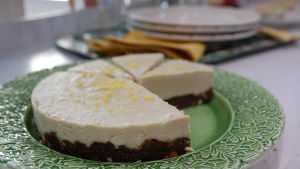 Raw citroncheesecake med chokladbotten Raw citroncheesecake med chokladbotten