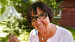 Anne Bjaerre med rötter i Närpes och Helsingfors. Anne Bjaerre, nominerad i lyssnarnas sommarpratare 2014