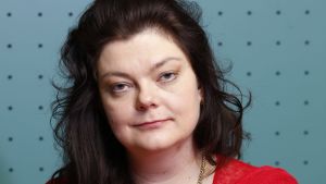 Minna-Liisa Luoma jobbar på Institutet för hälsa och välfärd och hon är med och arrangerar årsdagen då man uppmärksammar våld mot äldre. Hennes förhoppning är att det skall bli mera allmänt känt så att fler skulle kunna känna igen tecknen på ifall en åldring far illa. minna-liisa luoma
