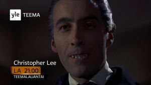 Kuvakaappaus Christopher Lee -teemaillan trailerista. Kuvassa Lee Draculana (1958).