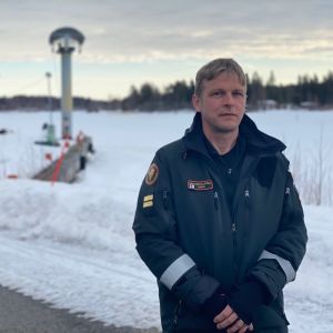 Man i gränsbevakningens uniform. 