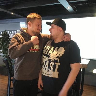 Aleksi Nurminen ja Sami Makkonen räppäävät X Factor -ohjelmassa