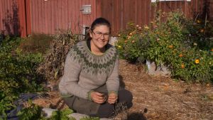 Sandra Neuman odlar grönsaker på den egna tomten på Källbacken. Sandra Neuman.