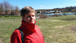 Heidi Suominen är nöjd över planerna. Profilbild på stadsträdgårdsmästare Heidi Suominen i Centralparken i Pargas.
