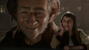 Den stora vänliga jätten (Mark Rylance) och Sophie (Ruby Barnhill)