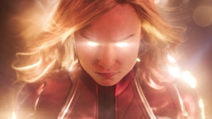 Tänd ett ljus och låt det brinna. Brie Larson är ett av Hollywoods stora stjärnskott och fick 2016 en huvudrollsoscar för filmen <em>Room</em>. Captain Marvel exploderar i ljus.