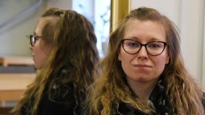 Verksamhetsledare Nadina Vihinen säger att verksamheten nu haltar eftersom det ena benet är brutet - coronaepidemin inte att förglömma. Kulturhuset Grands verksamhetsledare Nadina Vihinen