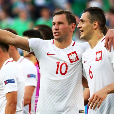 Grzegorz Krychowiak juhlii Puolan maalia.