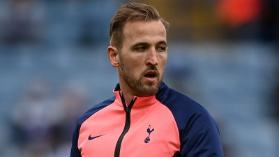 Harry Kane blickar åt sidan.