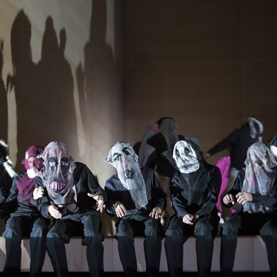 Barrie Koskyn ohjaus Jean-Philippe Rameaun oopperasta Castor ja Pollux (1737). Komische Oper Berlin.