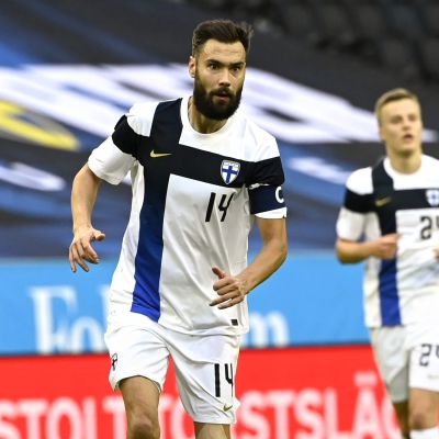 Tim Sparv i landskamp mot Sverige.