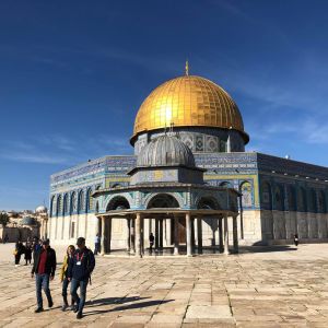 Den muslimska Klippdomen på Tempelberget i Jerusalem var i ett skede en kyrka moske med kupol av guld