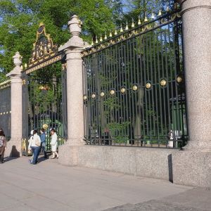 Kesäpuiston portti Pietarissa