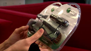 Väärennetty elektroniikka ei läpikäy minkäänlaista tuotetestausta. Aito ja väärennetty autolaturi.