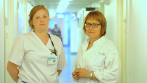 Sofia Källman och Anja Vakkala-Ylinen. Sofia Källman och Anja Vakkala-Ylinen på Sandvikens hälsostation i Vasa.