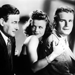 Tohtori Judd (Tom Conway), Irena Dubrovna (Simone Simon) ja Oliver Reed (Kent Smith) elokuvassa Kissaihmiset.