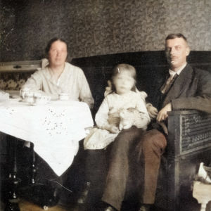 Edvard Gylling perheineen Tukholmassa 1920.
