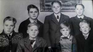 För familjen Grönqvist var förlisningen en ofattbar tragedi. gammalt familjeporträtt på sju bröder i familjen Grönqvist i Borgå som försvann med skeppet Irma 1968.