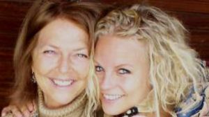 Författaren och dokumentärfilmaren Lasse Bergs fru Ingrid och dotter Linda. Författaren och dokumentärfilmaren Lasse Bergs fru Ingrid och dotter Linda.