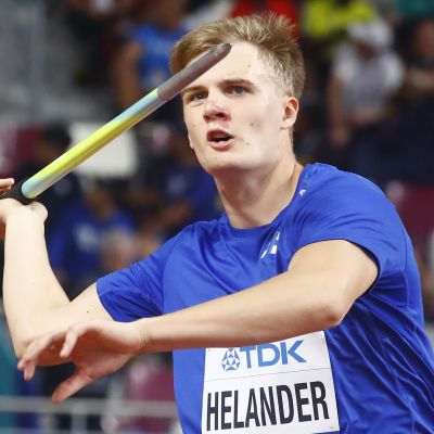 Oliver Helander heittämässä kilpaa lokakuussa 2019 Dohan MM-karsinnassa. Tiistaina hän kilpailee ensi kertaa tällä vuosikymmenellä.