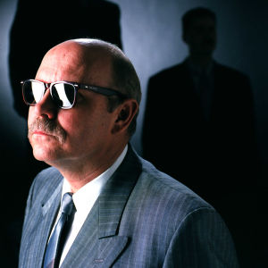 Timo-Erkki Heino ja mustat aurinkolasit.