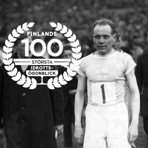 Paavo Nurmi efter världsrekordlopp i Berlin, 1926, med logon för Finlands 100 största idrottsögonblick.