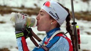 Jenny Fellman gör sig redo för världscupdebut. Jenny Fellman, junior-VM 2017.