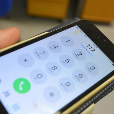 Hätänumeroon pystyy normaalisti soittamaan jopa ilman sim-korttia.