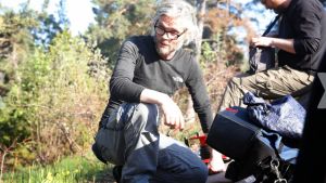 Regissör Mattias Ohlsson på inspelningsplats. Mattias Ohlsson regissör på inspelningsplats.