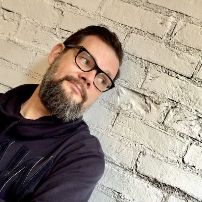 Kuvassa toimittaja Joni Nieminen Yle Oppiminen