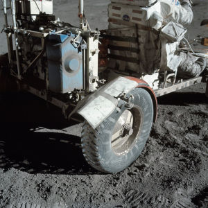 Jesustejpen landade på månen i och med Apollo 17. Jesustejp har använts till och med på månen
