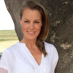 Anna Schyman, skogsvetare och ledamot i NYKS säger att det är en jämställdhetsfråga. Kvinna ler